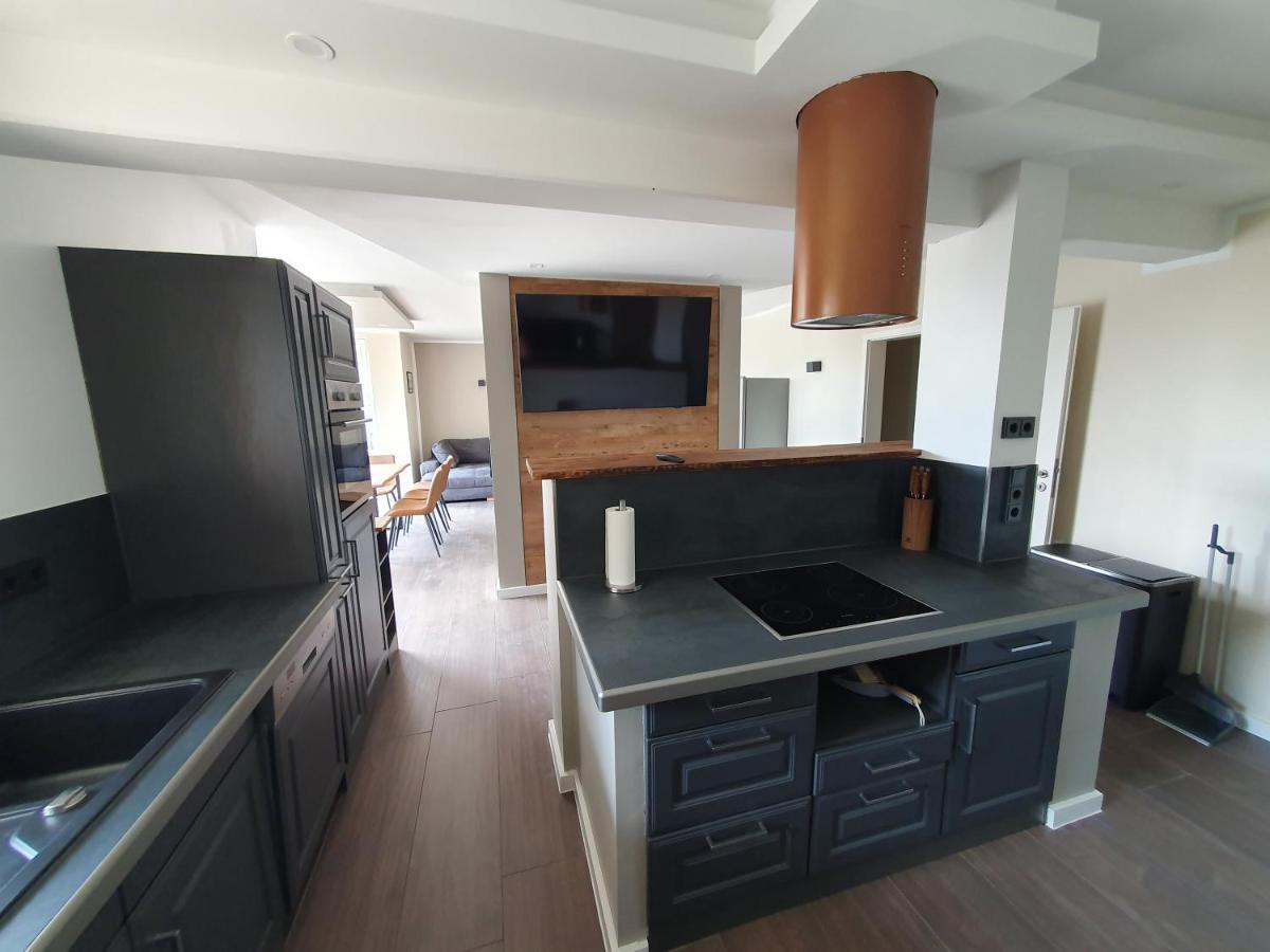 Neumuehler Hof Ferienwohnung "Stefan" Bietet 4 Schlafzimmer Und 4 Baeder , Eine Grosse Badewanne Und Grosser Terrasse Zum Garten, Kostenfreie Parkmoeglichkeiten Schwerin  Extérieur photo
