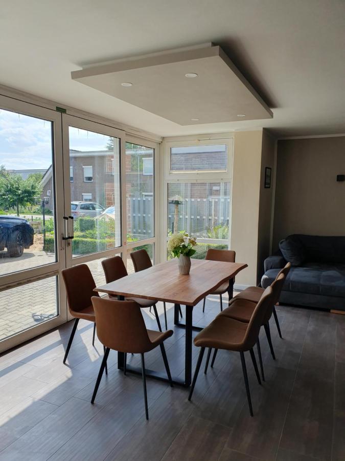 Neumuehler Hof Ferienwohnung "Stefan" Bietet 4 Schlafzimmer Und 4 Baeder , Eine Grosse Badewanne Und Grosser Terrasse Zum Garten, Kostenfreie Parkmoeglichkeiten Schwerin  Extérieur photo
