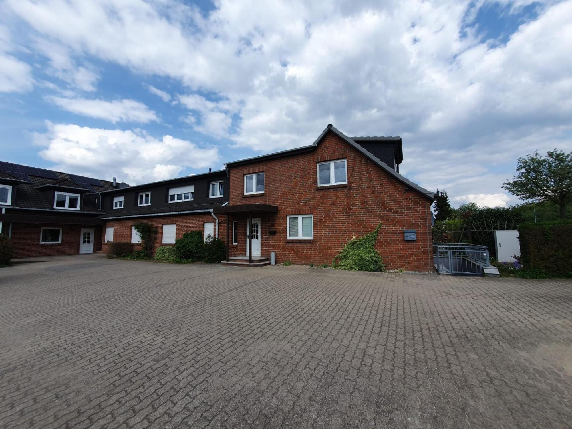 Neumuehler Hof Ferienwohnung "Stefan" Bietet 4 Schlafzimmer Und 4 Baeder , Eine Grosse Badewanne Und Grosser Terrasse Zum Garten, Kostenfreie Parkmoeglichkeiten Schwerin  Extérieur photo